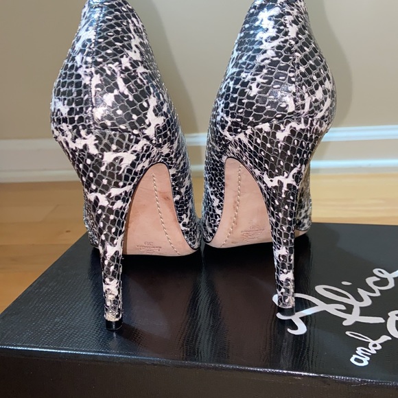 Alice + Olivia Dina Heel Snakeskin black white - Picture 10 of 13